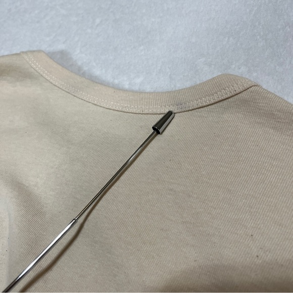 FOREVER 21 PEANUTS Semi-Cropped Tshirt Charlie Brown Vampire Cream Size Medium - Picture 8 of 9